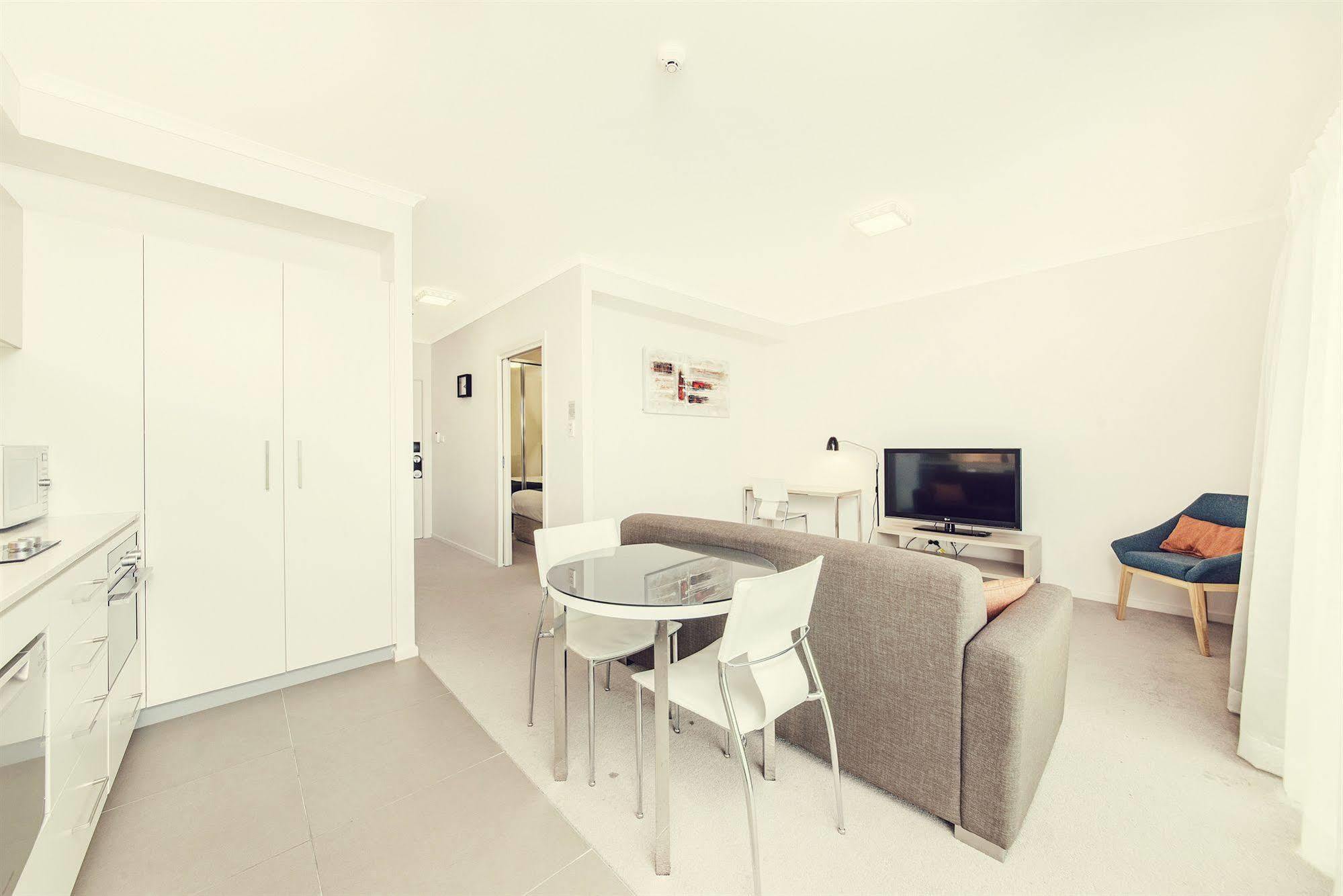 Abode Tuggeranong Apart otel Kanberra Dış mekan fotoğraf